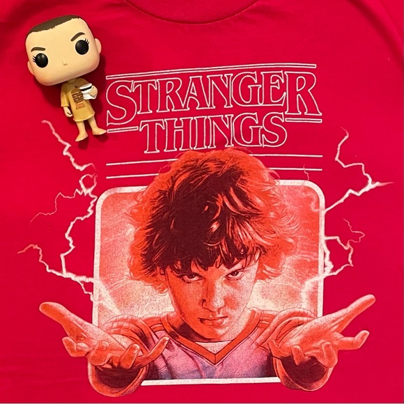 Stranger Things Eleven T-shirt & Funko - Picture 1 of 2